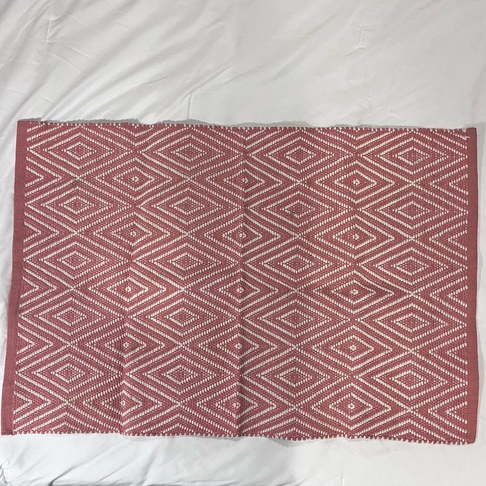 Dash and Albert 2' x 3' Coral Handwoven Polypropylene Indoor Outdoor Area Rug